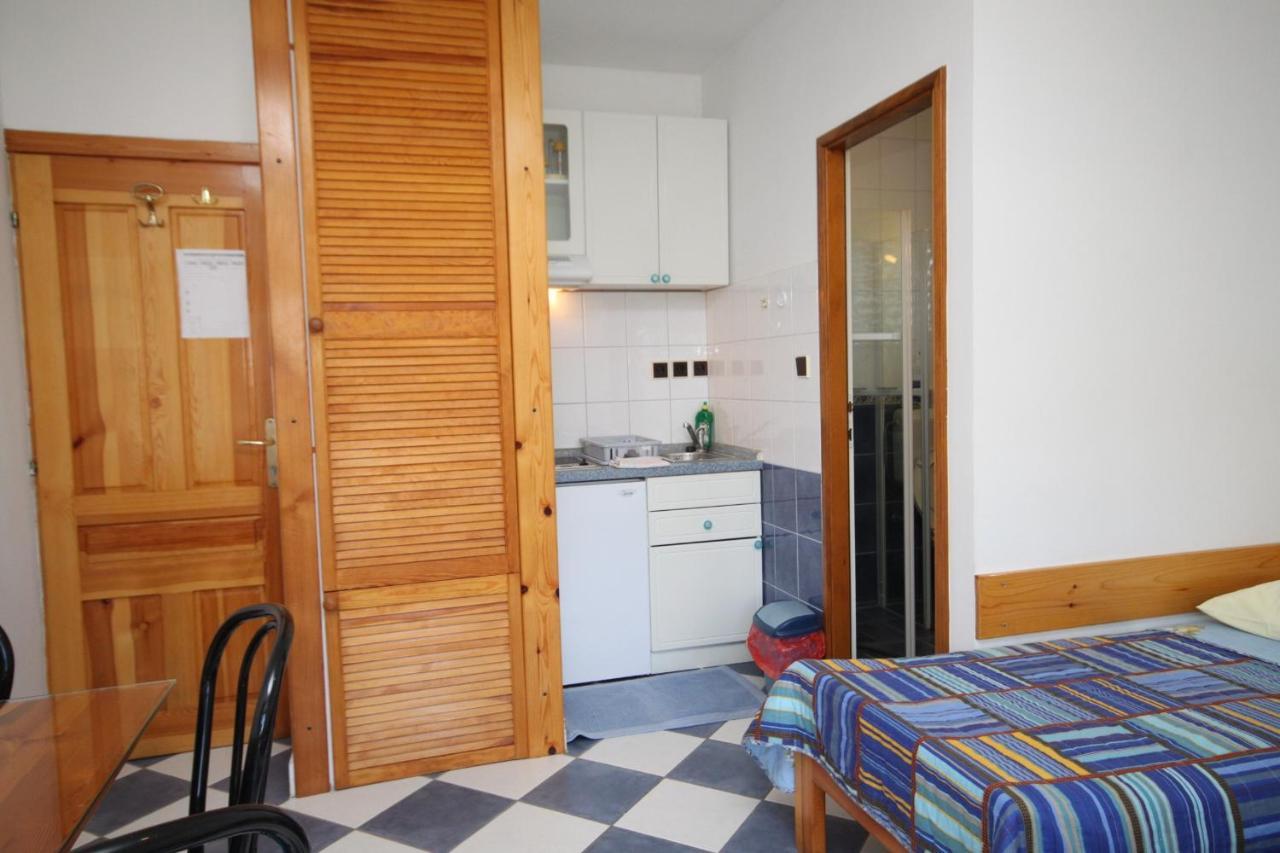 Apartman By The Sea Sucuraj, Hvar - 6852 *